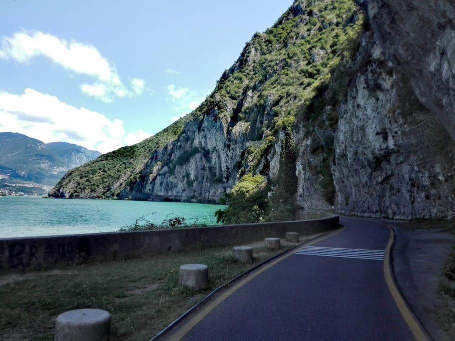 La Dolce Vita - Vista Lago E Piscina Parzanica Екстер'єр фото